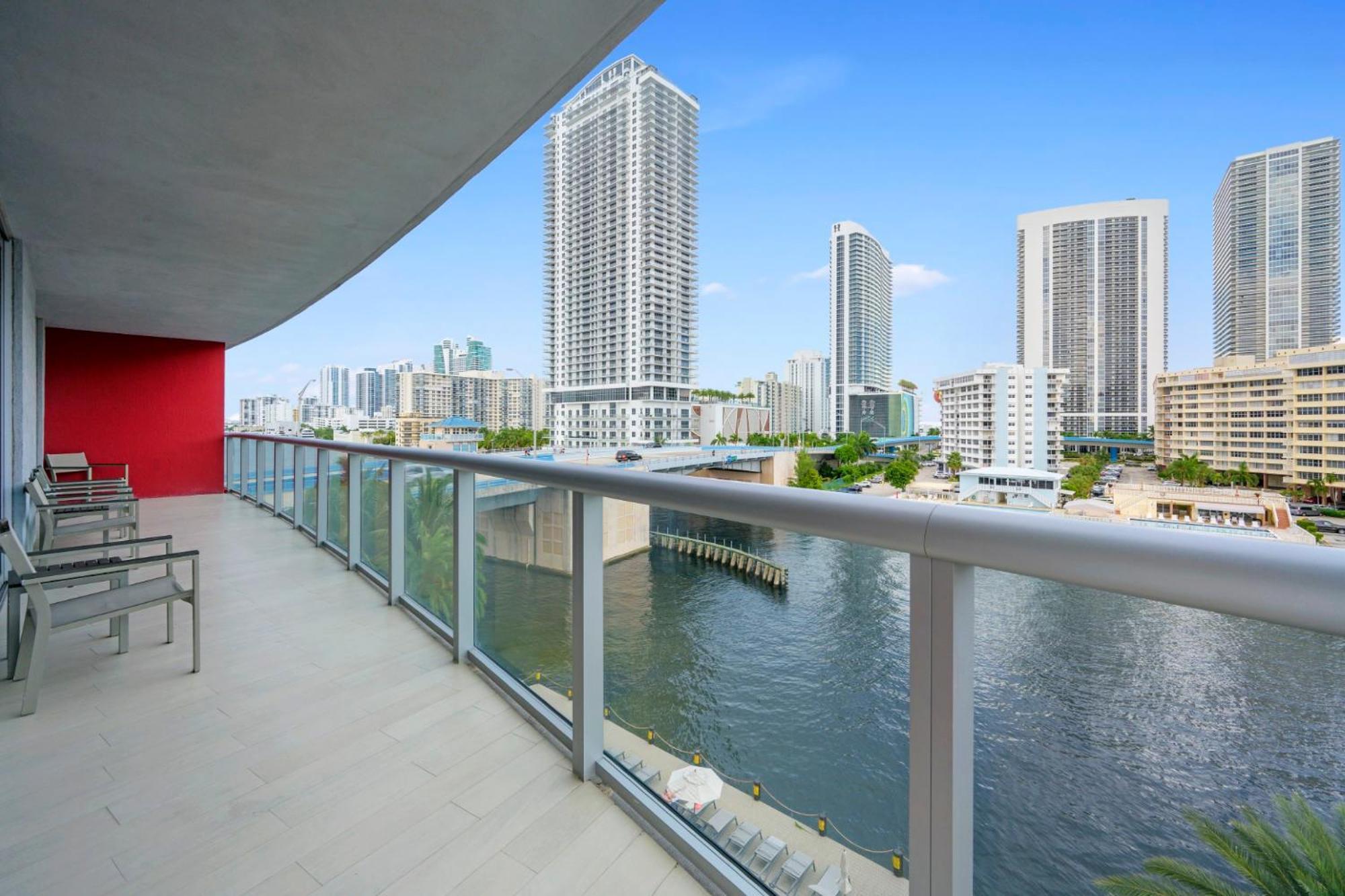 Hallandale Sky Water View Plaja Hallandale Exterior foto