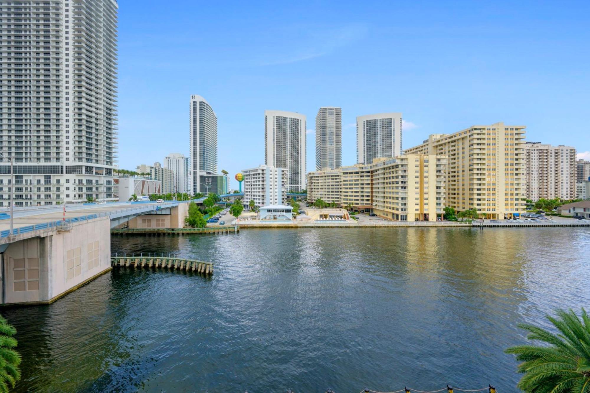 Hallandale Sky Water View Plaja Hallandale Exterior foto