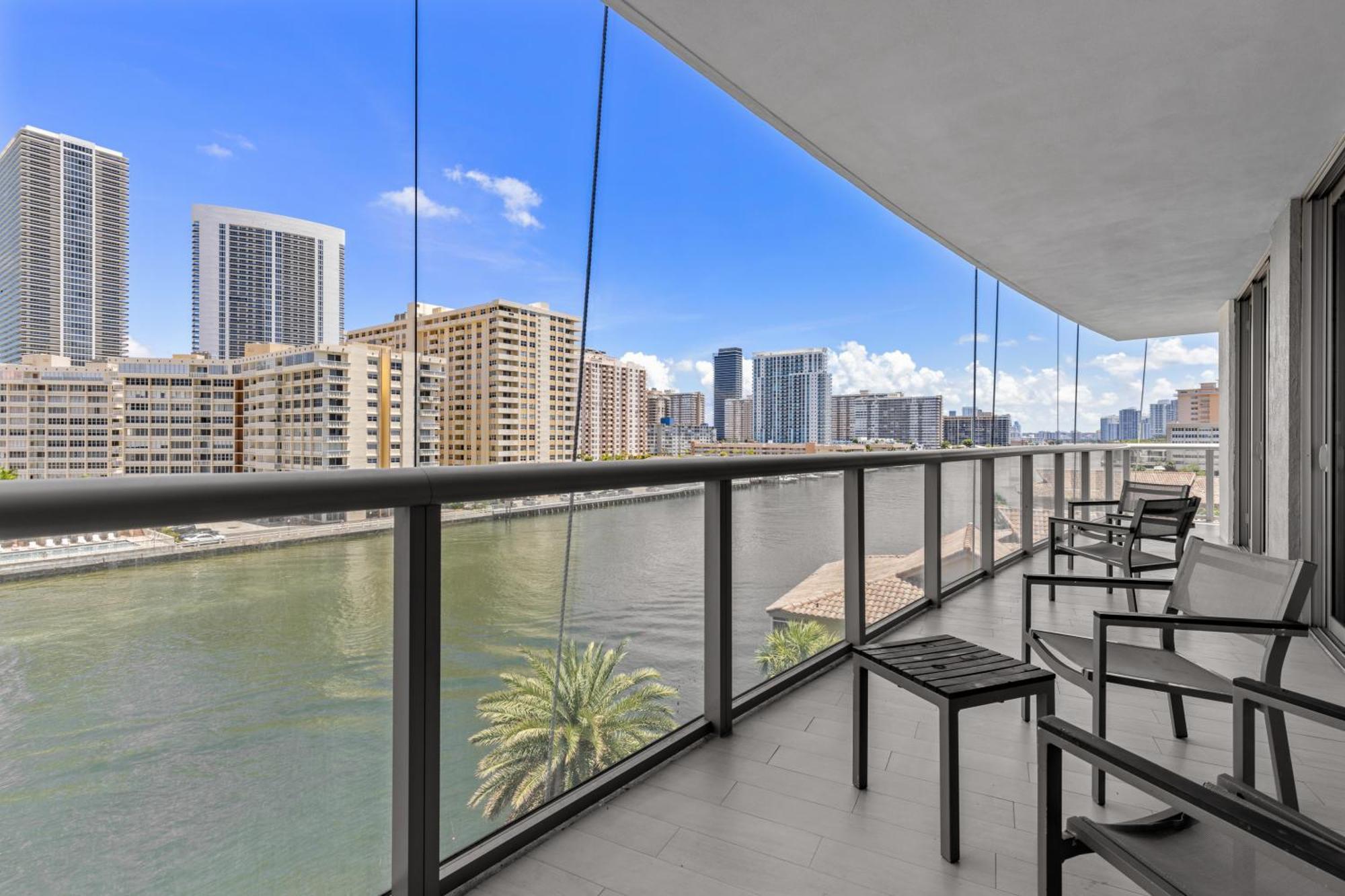 Hallandale Sky Water View Apartment Plaja Hallandale Exterior foto