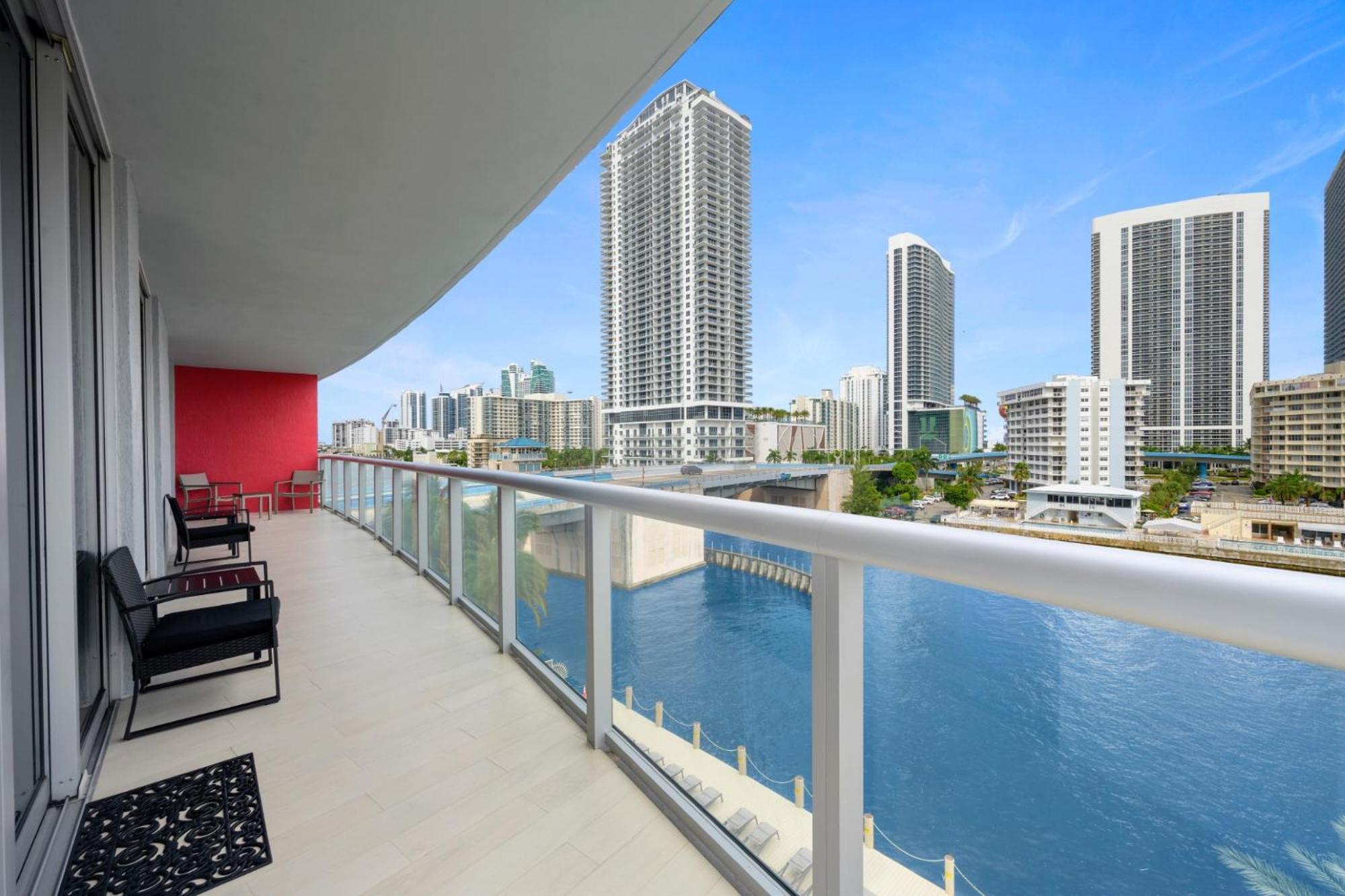 Hallandale Sky Water View Apartment Plaja Hallandale Exterior foto