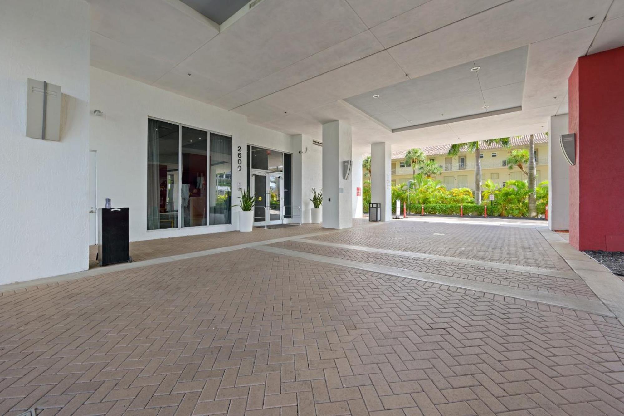 Hallandale Sky Water View Plaja Hallandale Exterior foto