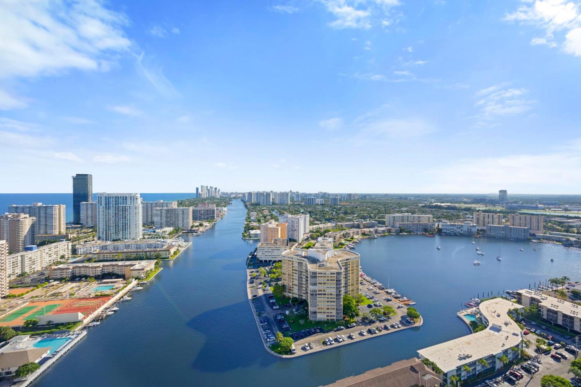 Hallandale Sky Water View Plaja Hallandale Exterior foto